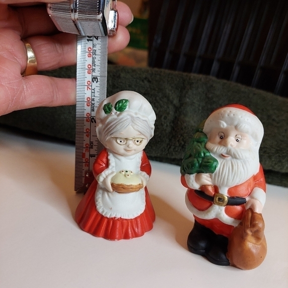 Vintage* Russ Mr & Mrs Claus Salt and Pepper Shakers - Picture 7 of 7